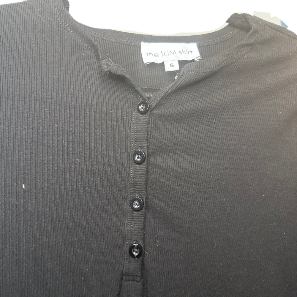 Black Button-Up Ribbed Top - Picture 1 of 4